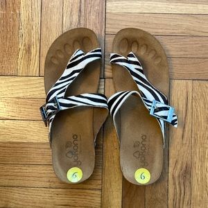Yokono Zebra Sandals size 9